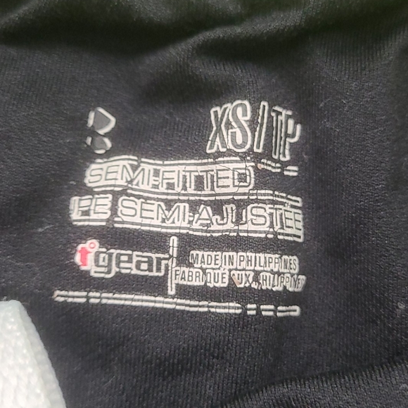 SUPER cute under armour running shorts - Picture 2 of 3